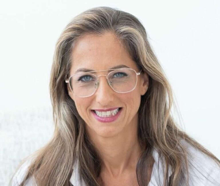 בין מחוברות לשייכות