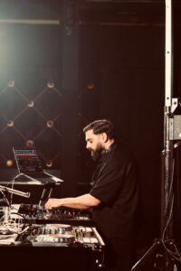 DJ מוטי וקנין