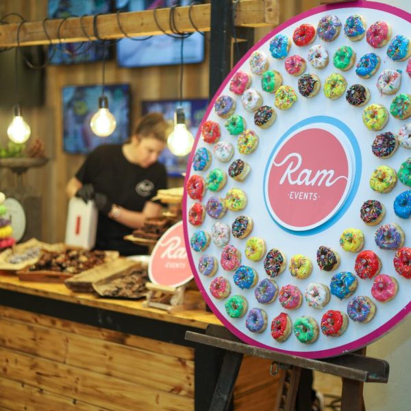 קיר דונאטס רם אירועים